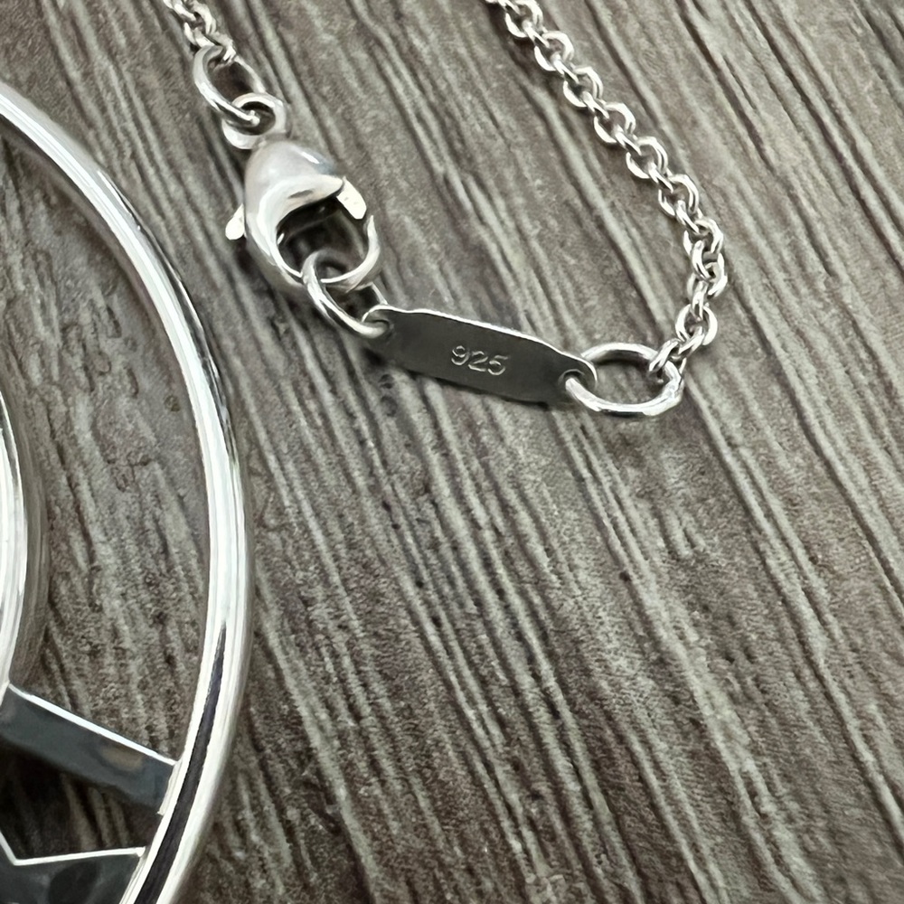 Atlas pendant necklace - Picture 2 of 4
